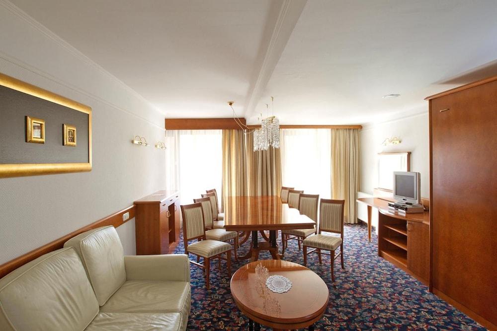 Kompas Hotel